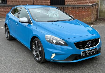 VOLVO V40 2.0 R-Design D2