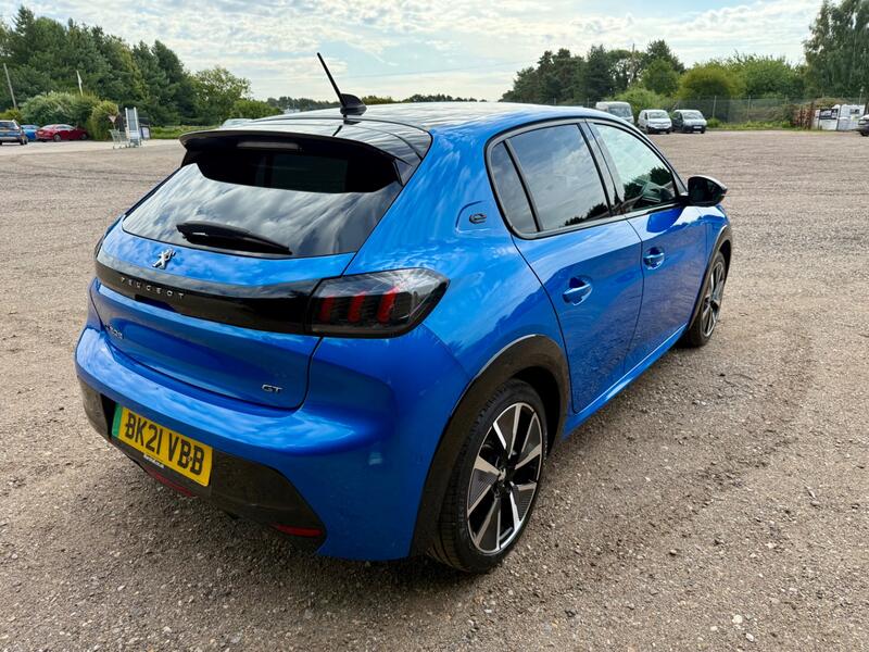 PEUGEOT E-208