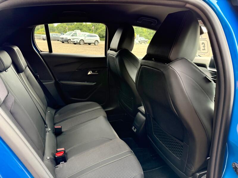 PEUGEOT E-208