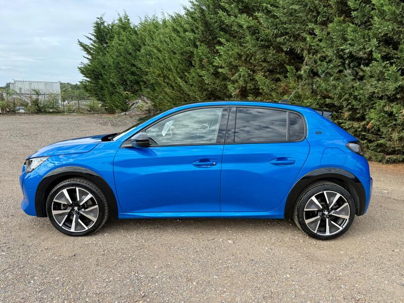 PEUGEOT E-208