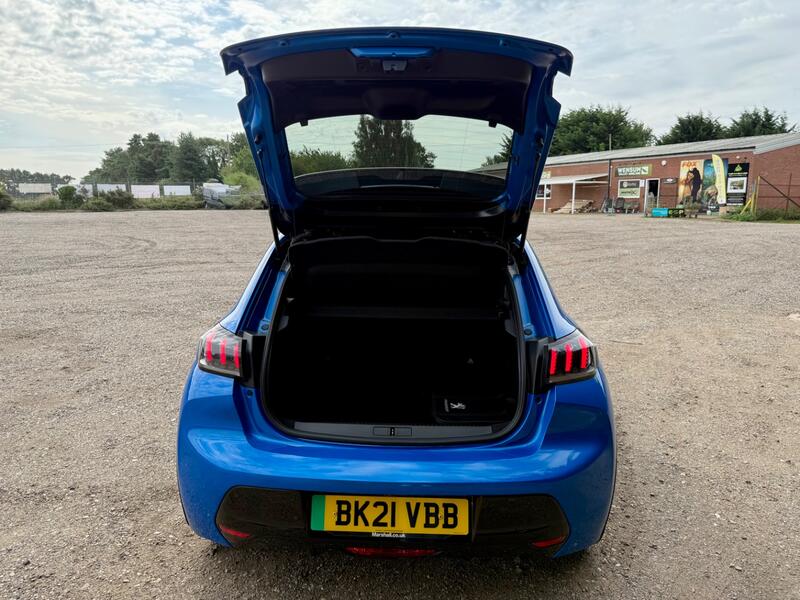 PEUGEOT E-208