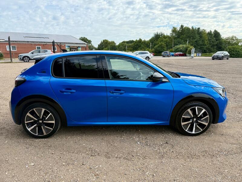 PEUGEOT E-208